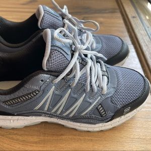 Fila tennis shoes. Excellent condition!! Navy and light blue.